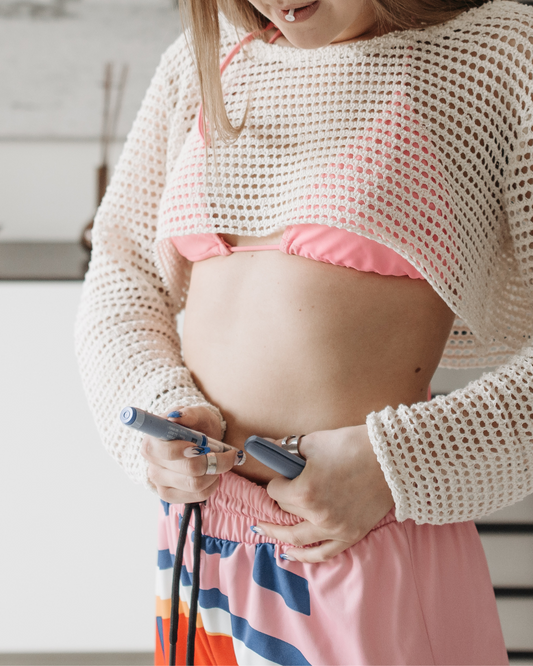 femme qui se fait une piqure d'insuline